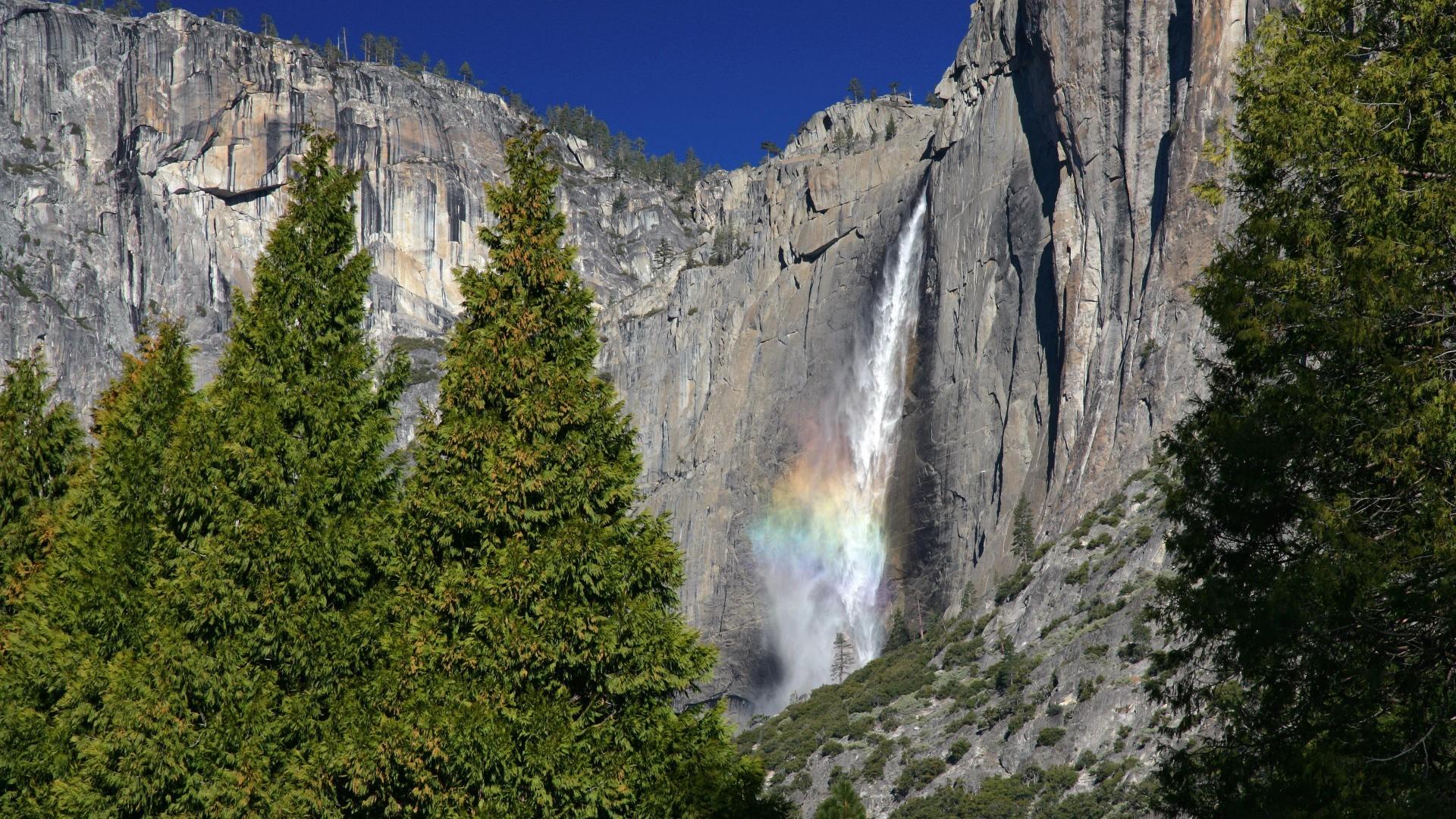 Водопады по высоте в мире. Йосемити национальный парк водопады. Водопад Йосемити, Калифорния. Водопад Йосемит в Северной Америке. Каскад водопад Йосемити.