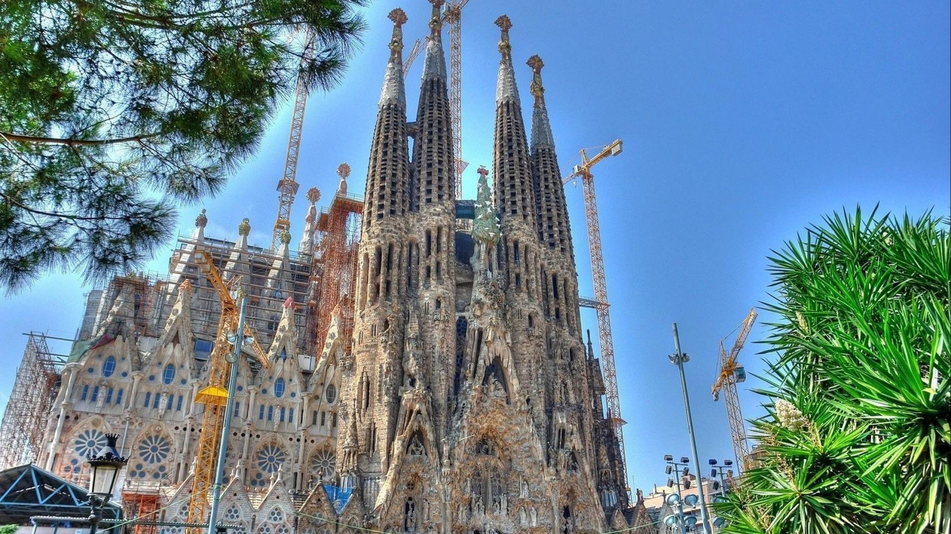 Barcelona Spain Cathedral Sagrada Familia Antonio Gaudi Wallpaper
