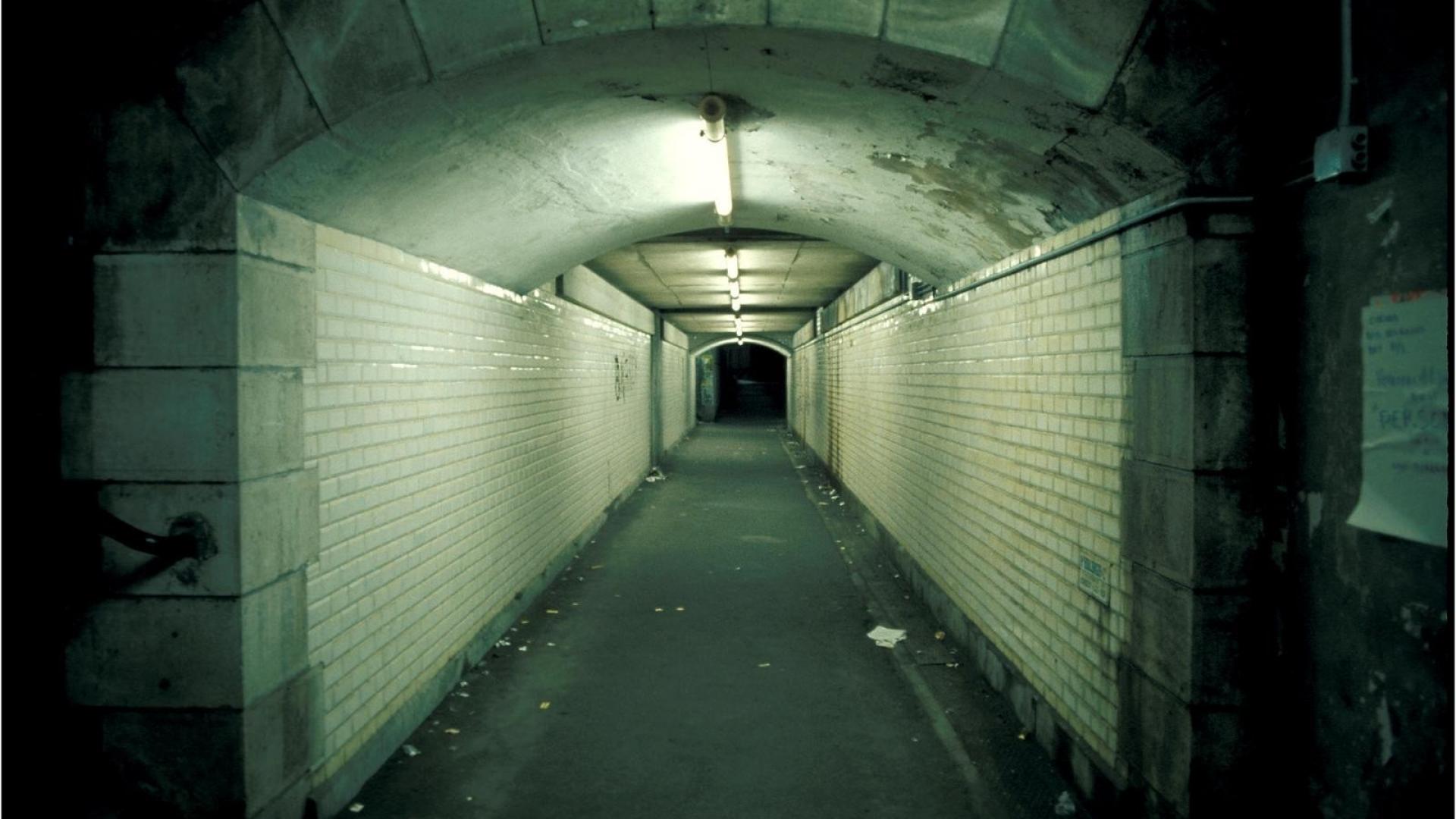 Места в москве с жуткими историями. Свет в конце тоннеля. Туннель бункера. Страшный туннель.