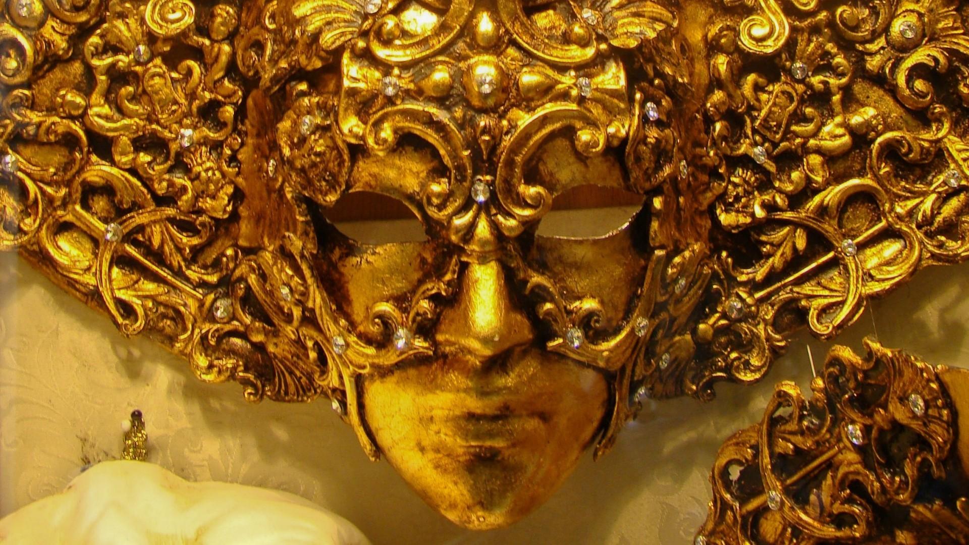 Золотой лоб. Маска венецианская. Маска из золота. Венецианские маски из золота и серебра. Маски древнегреческого театра.