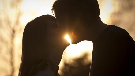 Couple kissing love wallpaper
