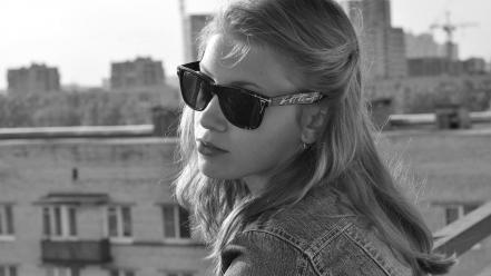 Blondes women sunglasses grayscale wallpaper