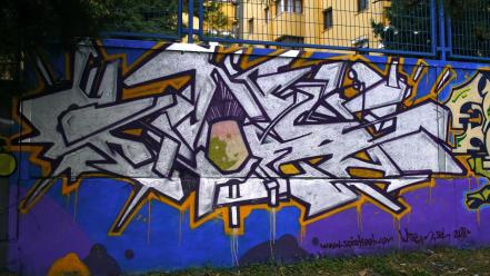 Graffiti spray street art wallpaper