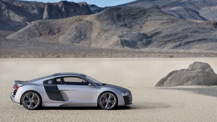 R8 Silver Desert Side wallpaper