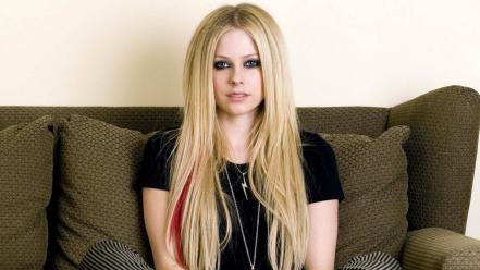 Lavigne couch celebrity singers sitting canadian faces wallpaper