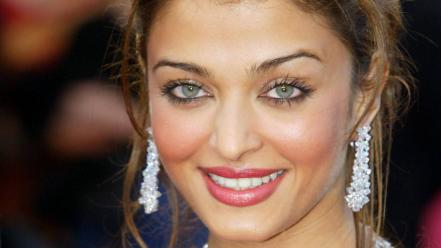 Aishwarya Rai Cute Smile wallpaper