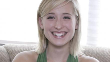 Allison Mack Smile wallpaper