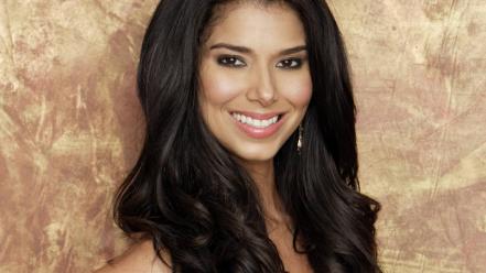 Roselyn Sanchez Smile wallpaper