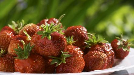 Red food strawberries plates wallpaper