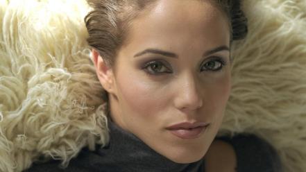 Elizabeth Berkley Face wallpaper