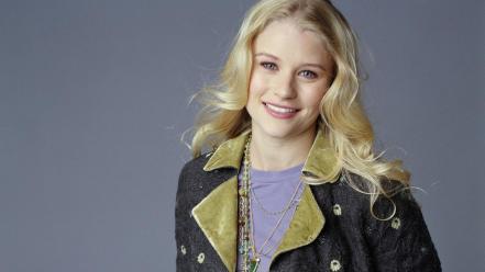 Emilie de Ravin Smile wallpaper