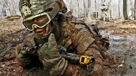 Soldiers dirt mud training wallpaper