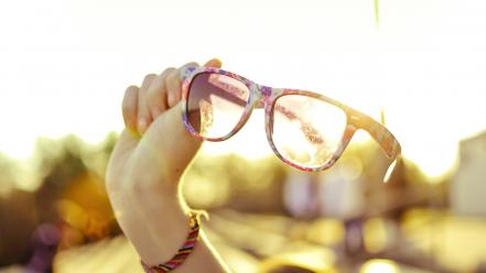 Hands glasses sunlight wallpaper