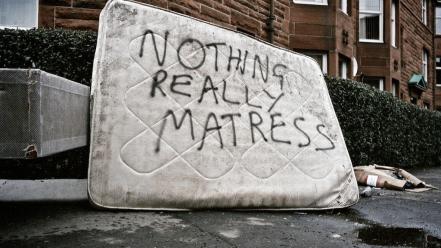 Funny graffiti abandoned mattress wallpaper