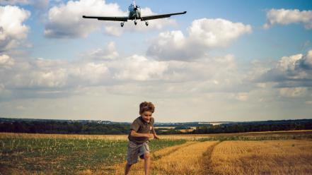 Aircraft running children wallpaper