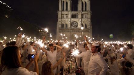 Paris notre dame diner white clothes wallpaper