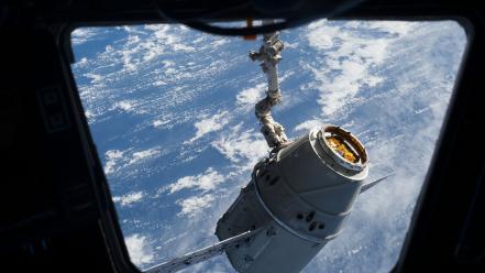 Dragons space station vehicle wallpaper