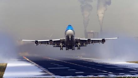 Off runway klm aviation boeing 747 polution wallpaper