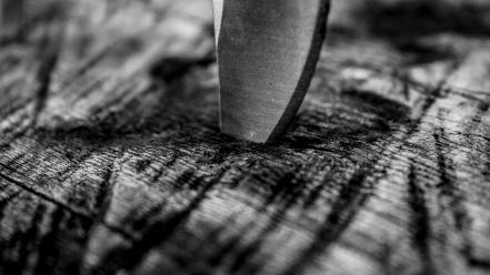 Black and white nature knives wallpaper