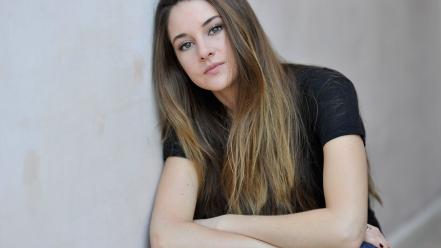 Shailene woodley actress black top blue jeans brunettes wallpaper