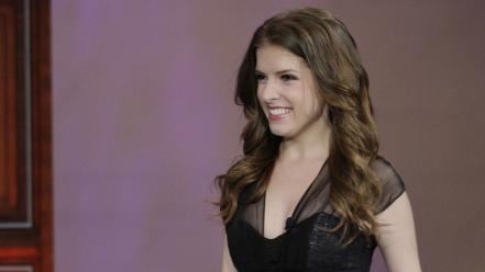 Anna kendrick brunettes wallpaper