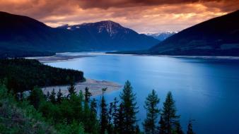 Beautiful Lake And Mountains wallpaper