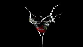 Alcohol black background drinks martini splashes wallpaper