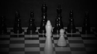 Black and white chess focus monochrome blurred board wallpaper