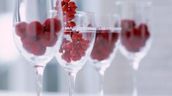 Minimalistic raspberries berries wallpaper