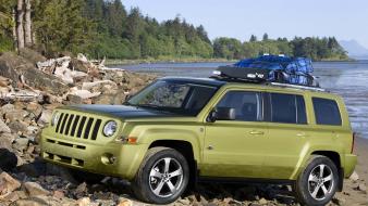 Jeep Patriot Lake wallpaper