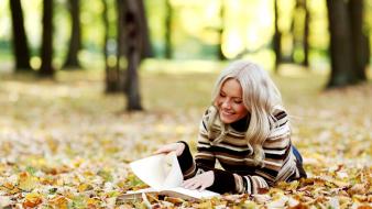 Trees leaves reading smiling sweater parks autumn wallpaper