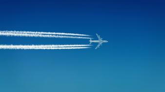 Aircraft contrails boeing 747 skies wallpaper