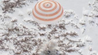 Kazakhstan spaceships landing baikonur roskosmos soyuz tma wallpaper