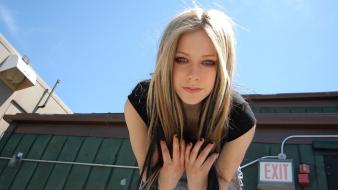 Lavigne punk celebrity singers nail polish girl wallpaper