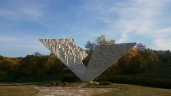 Ii serbia monument historical autumn broken wings wallpaper
