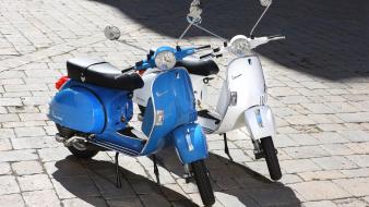 Vespa motorbikes wallpaper