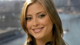 Holly Valance Smile wallpaper