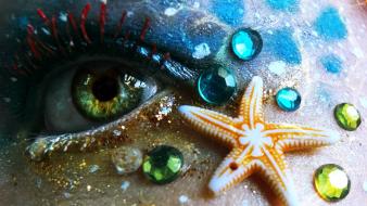 Close-up eyes starfish wallpaper