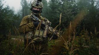 Soldiers outdoors weapons suppressor kalashnikov elcan optical technologies wallpaper