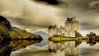 Water gray day scotland castle wallpaper