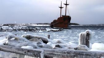Ice shipwreck wallpaper
