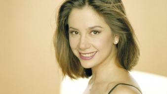 Mira Sorvino Smile wallpaper