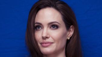 Women angelina jolie