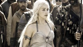Emilia Clarke As Daenerys Targaryen Hd wallpaper