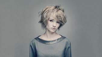 Chris turowski blondes marta short hair simple background wallpaper