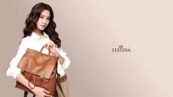Asians korean im yoona handbag beige background wallpaper