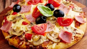Food pizza tomatoes olives wallpaper
