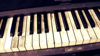 Keys music old piano wallpaper