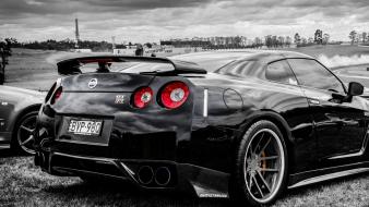 Nissan gtr black and white selective coloring wallpaper