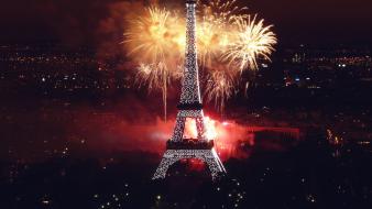 Fireworks At Eiffel Tower wallpaper